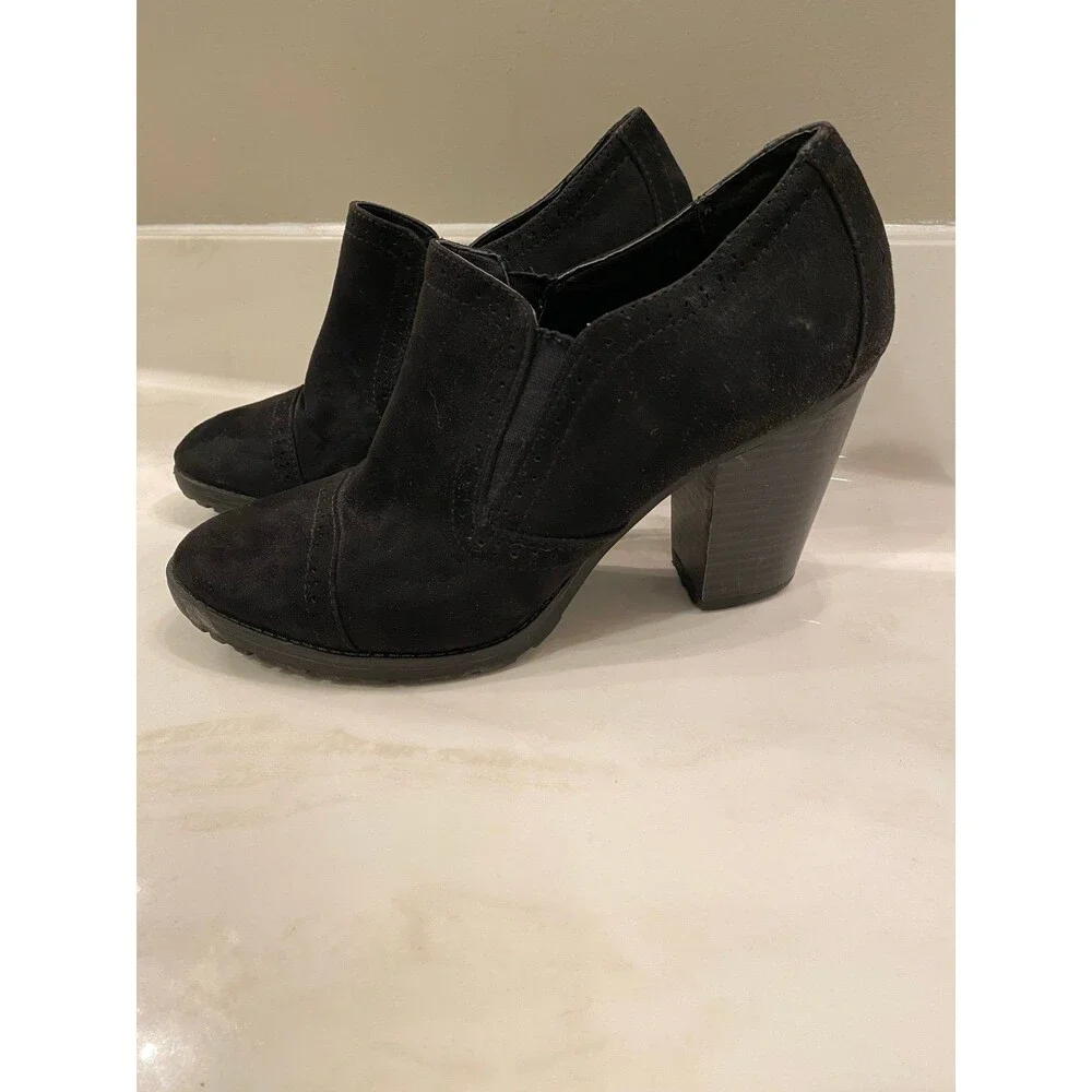 White Mountain Black Faux Suede Women’s‎ Size 10 M Bootie like Slip on Heels